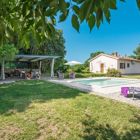 Beautiful Home In Bale With Kitchen Exterior foto