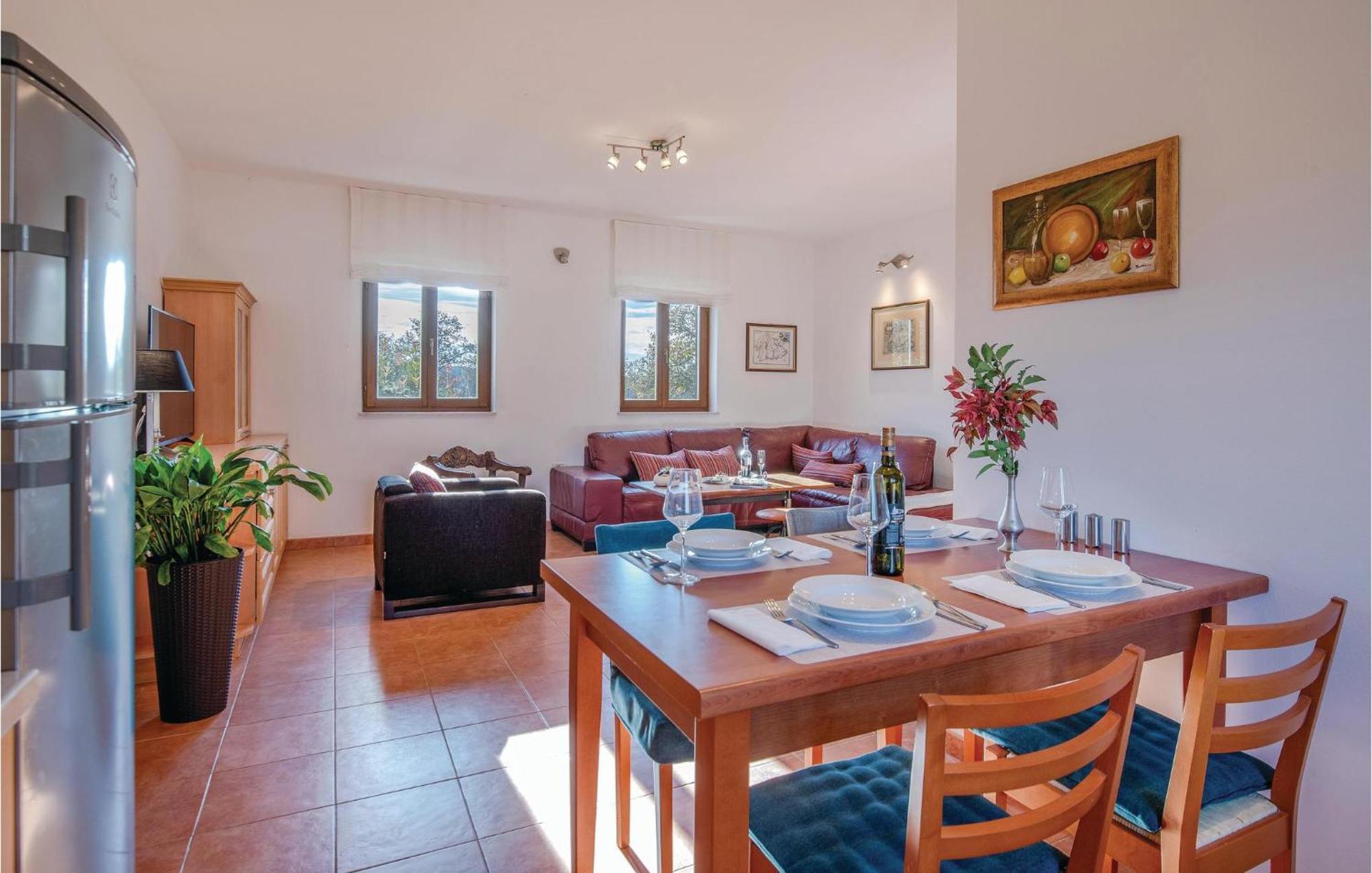 Beautiful Home In Bale With Kitchen Exterior foto