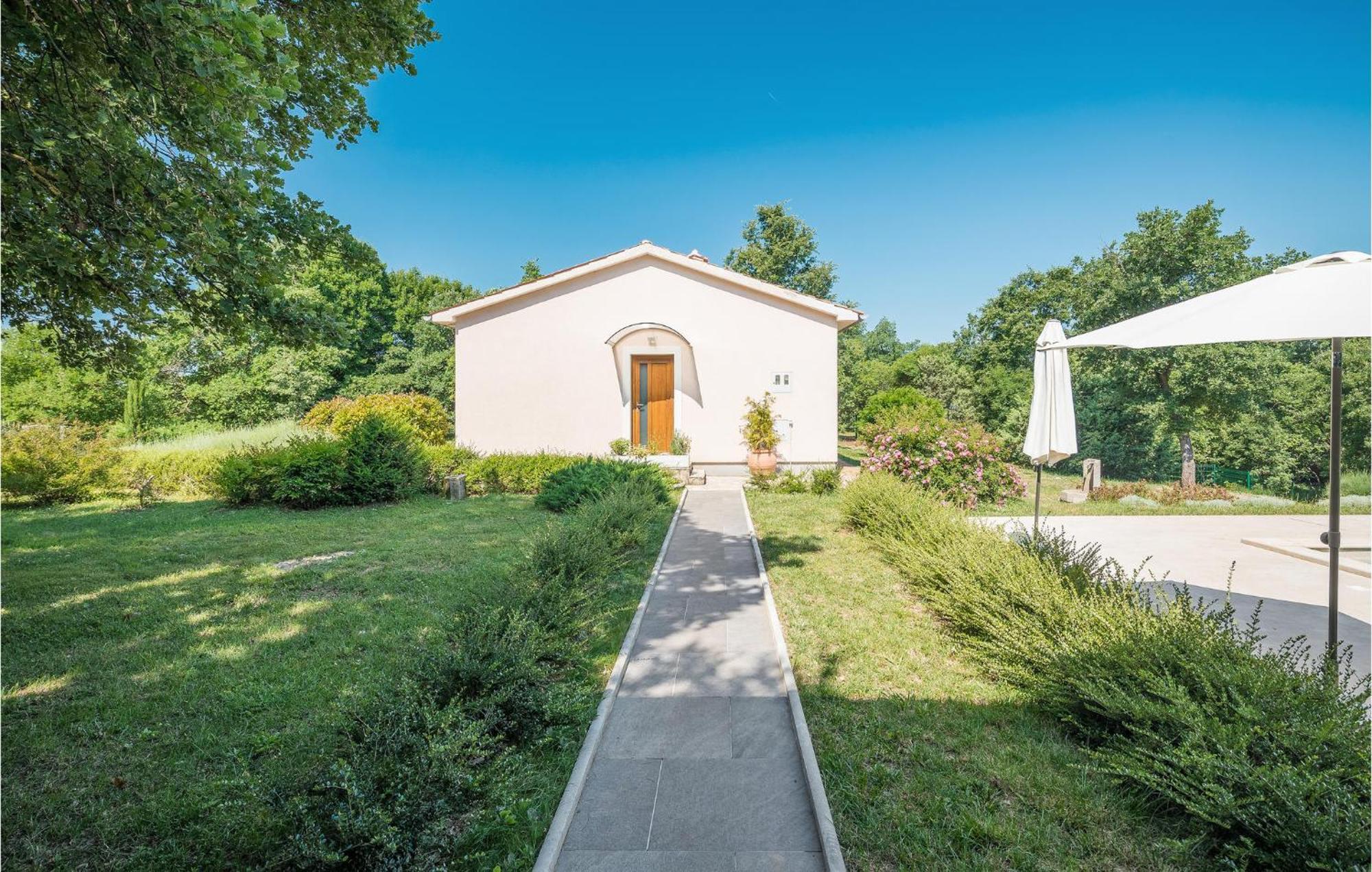 Beautiful Home In Bale With Kitchen Exterior foto