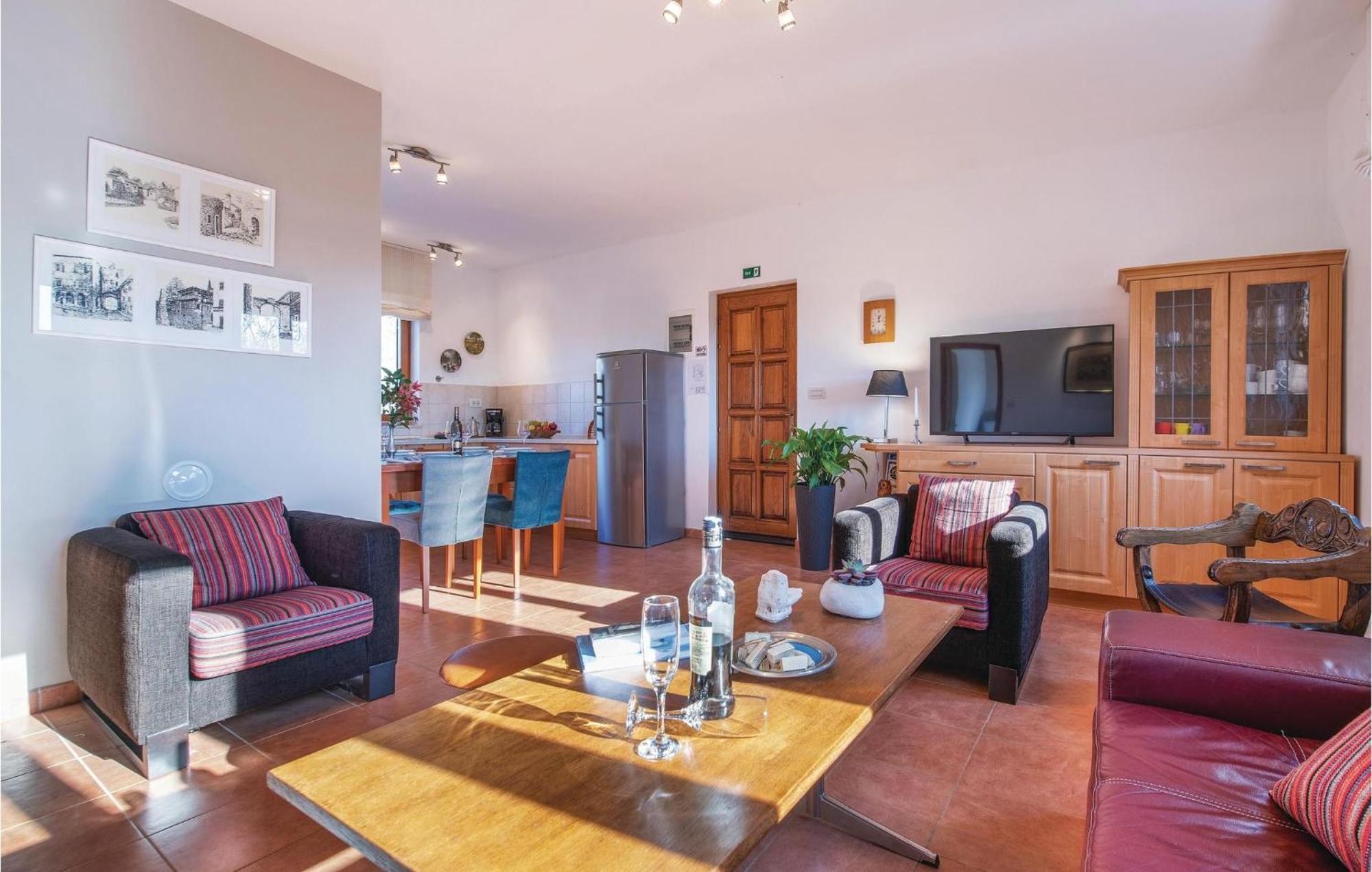 Beautiful Home In Bale With Kitchen Exterior foto
